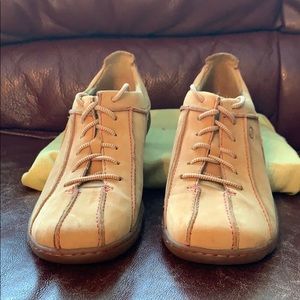 Suede walking shoes